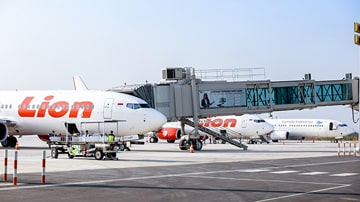 Foto Nyogok Polisi Jaman Now, Langsung Masuk Kantong