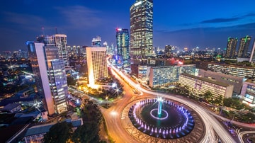 Foto Nyogok Polisi Jaman Now, Langsung Masuk Kantong